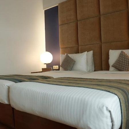 Yogi Executive, Navi Mumbai Hotel Buitenkant foto