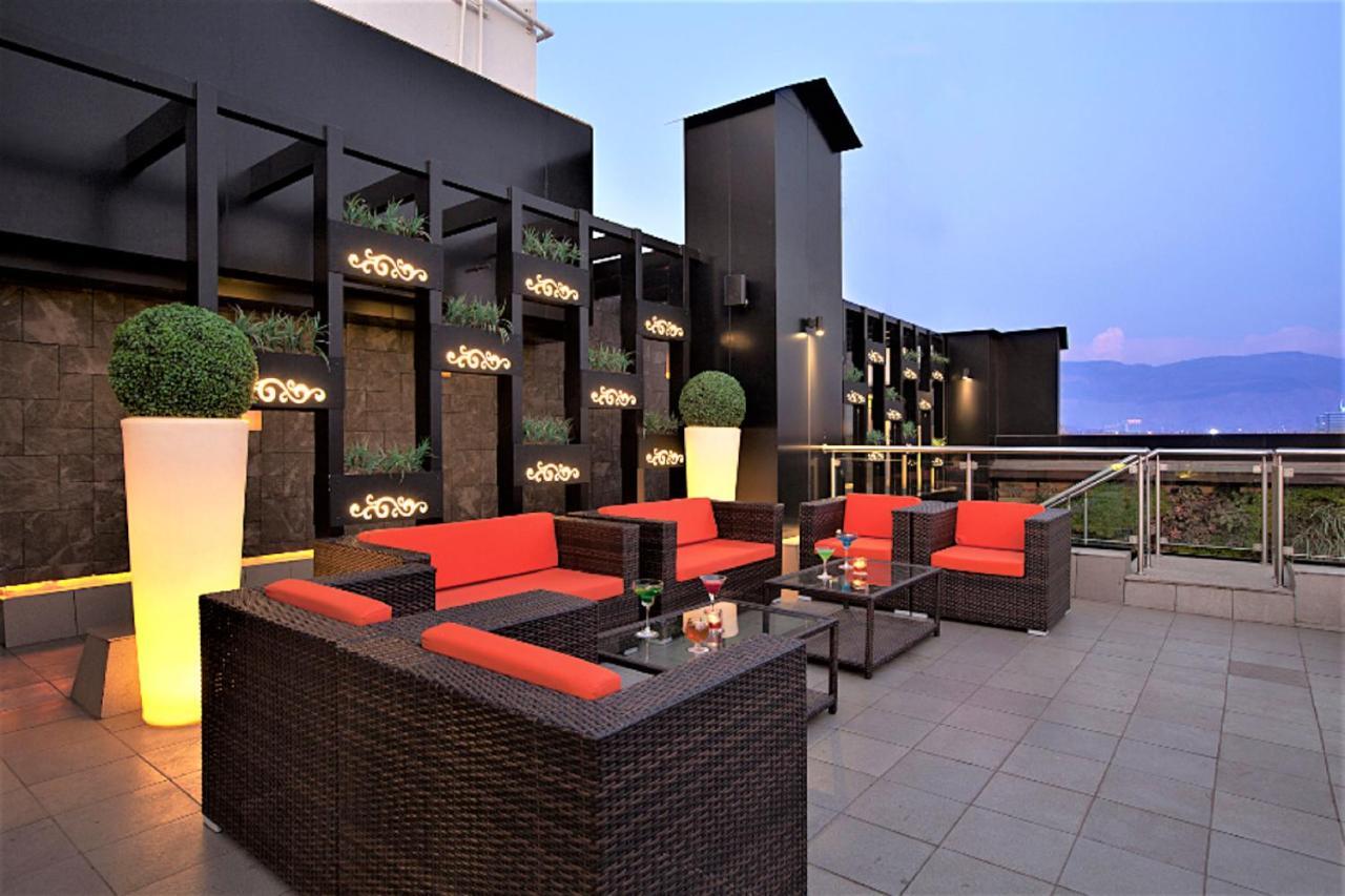 Yogi Executive, Navi Mumbai Hotel Buitenkant foto