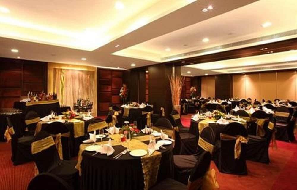 Yogi Executive, Navi Mumbai Hotel Buitenkant foto