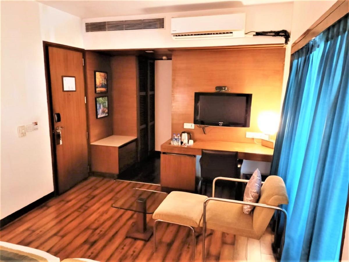 Yogi Executive, Navi Mumbai Hotel Buitenkant foto