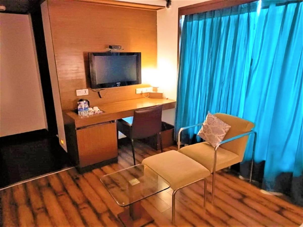 Yogi Executive, Navi Mumbai Hotel Buitenkant foto