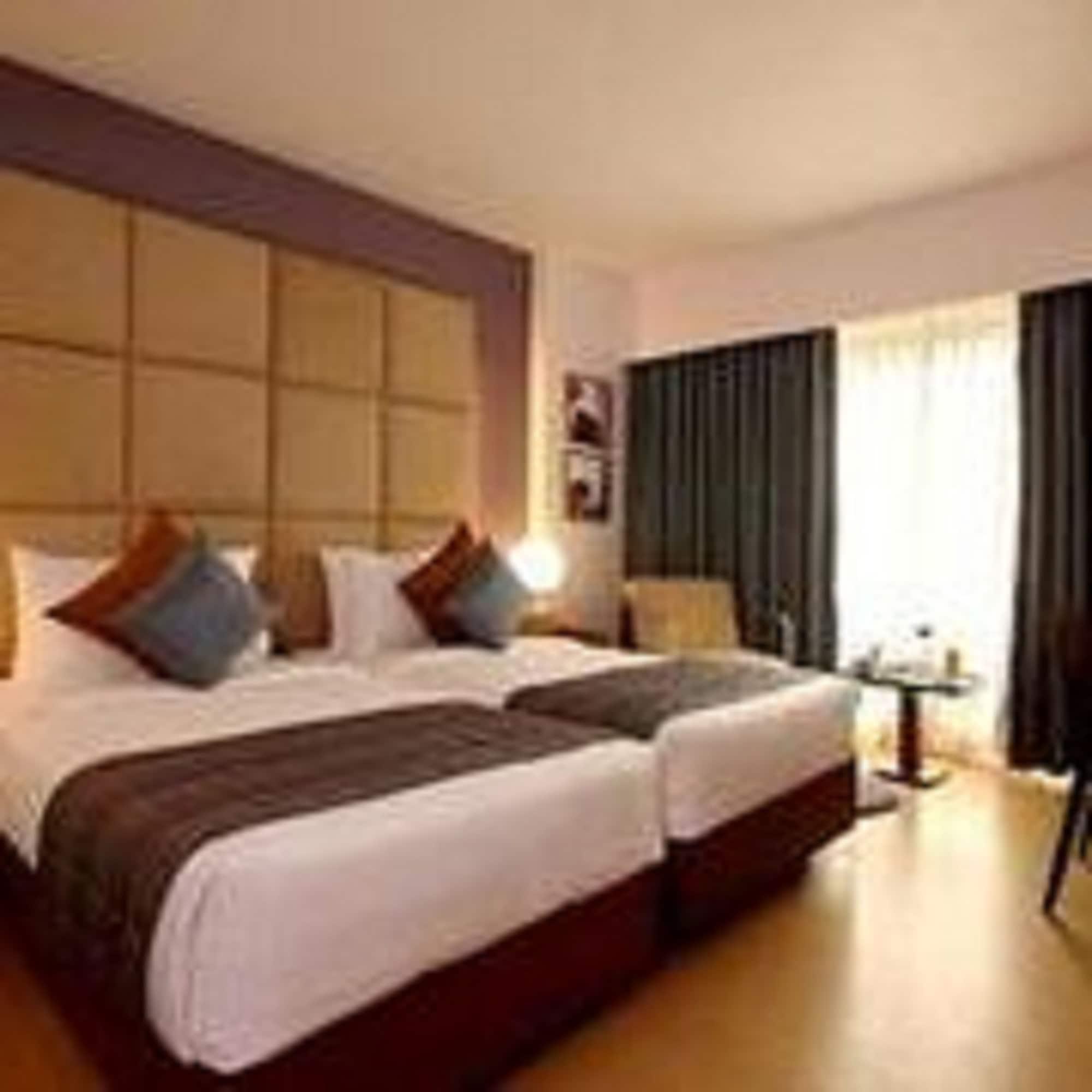 Yogi Executive, Navi Mumbai Hotel Buitenkant foto