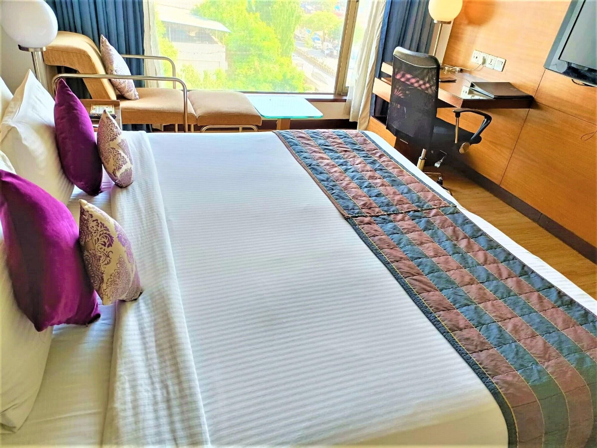 Yogi Executive, Navi Mumbai Hotel Buitenkant foto