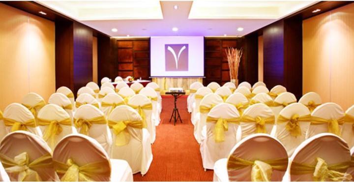 Yogi Executive, Navi Mumbai Hotel Buitenkant foto
